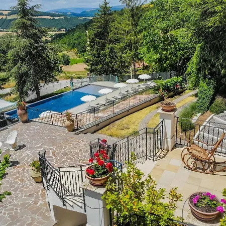 Cheerful In With Garden *